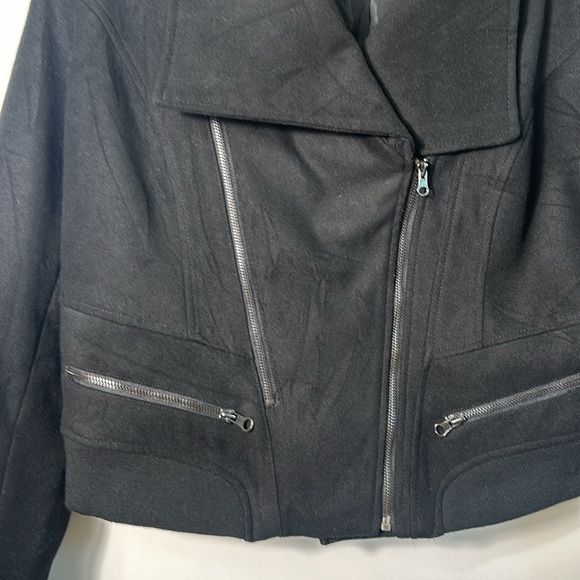 MARALYN&ME CROPPED BLACK SIDE ZIPPER JACKET IN SIZE XL - Picture 5 of 9